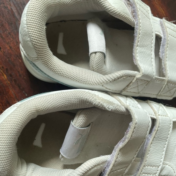 Puma White Velcro Sneakers Minimalist Design - Picture 5 of 7